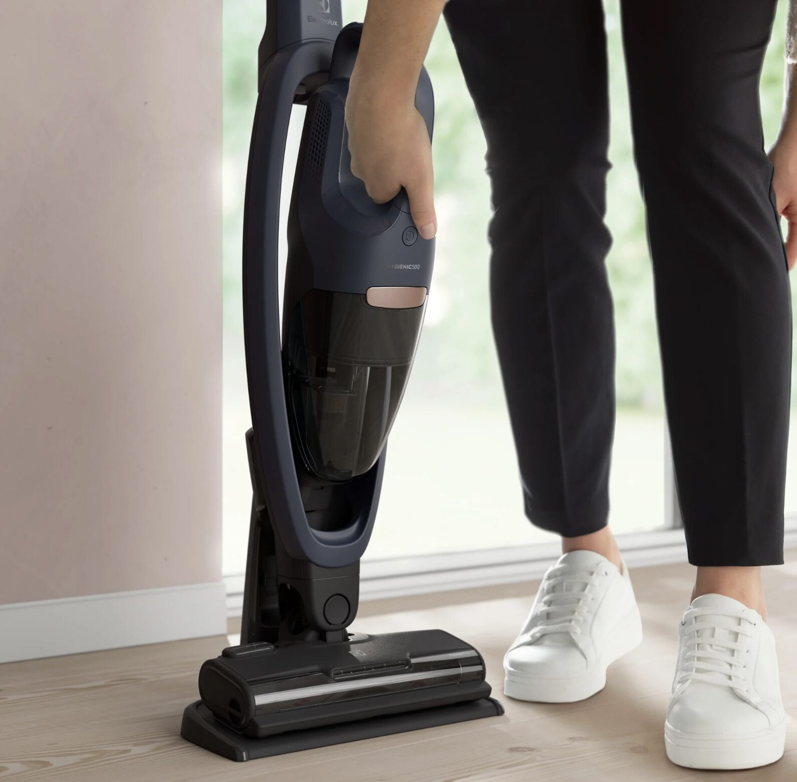 Tyčový vysávač Electrolux ES52B25WET