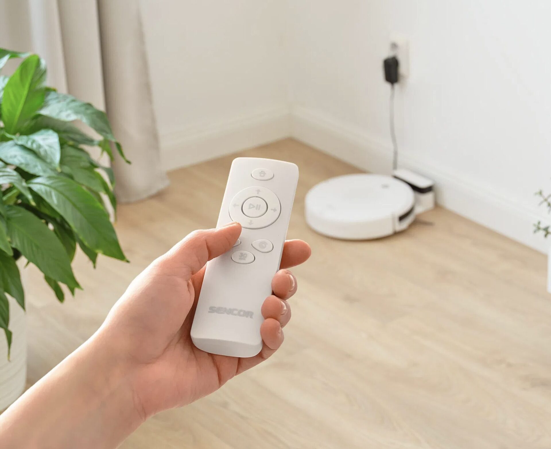 Recenzia na lacný robotický vysávač Sencor SRV 1550WH