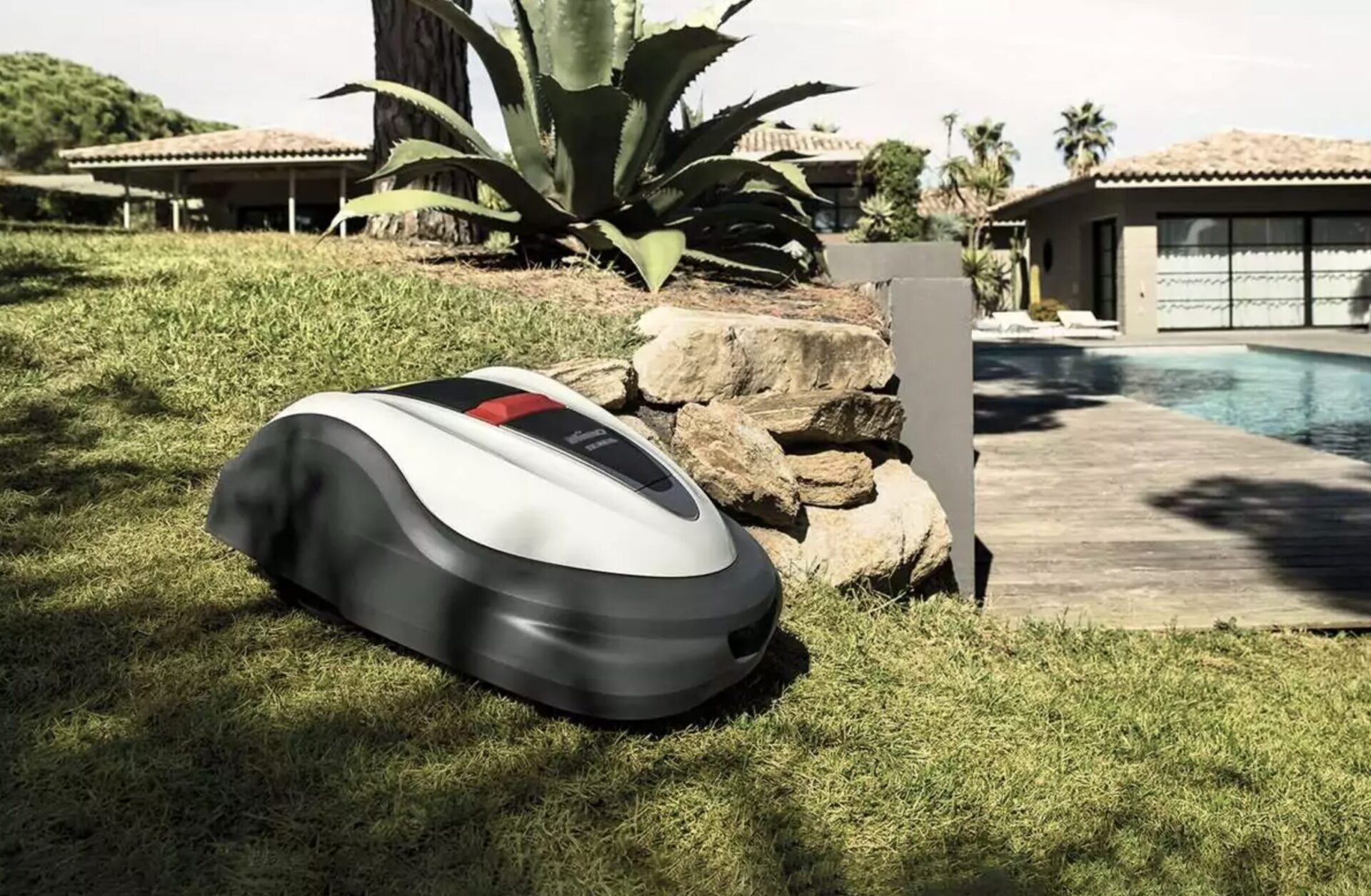 Najlepšie robotické kosačky 2025: Porovnanie TOP modelov, ktoré sa oplatí kúpiť
