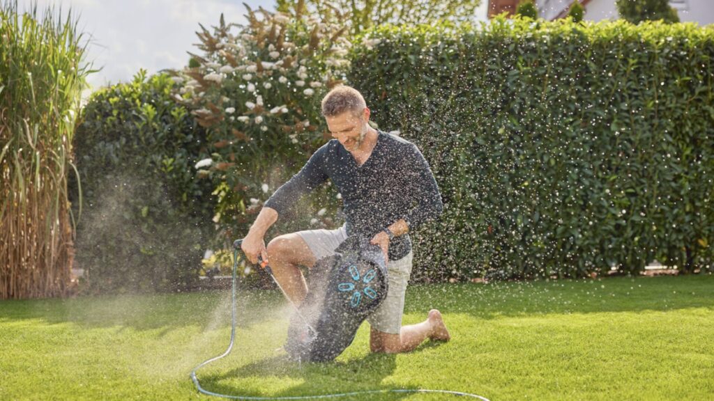 Nechce sa vám kosiť? Robotická kosačka GARDENA SILENO minimo je teraz výrazne lacnejšia