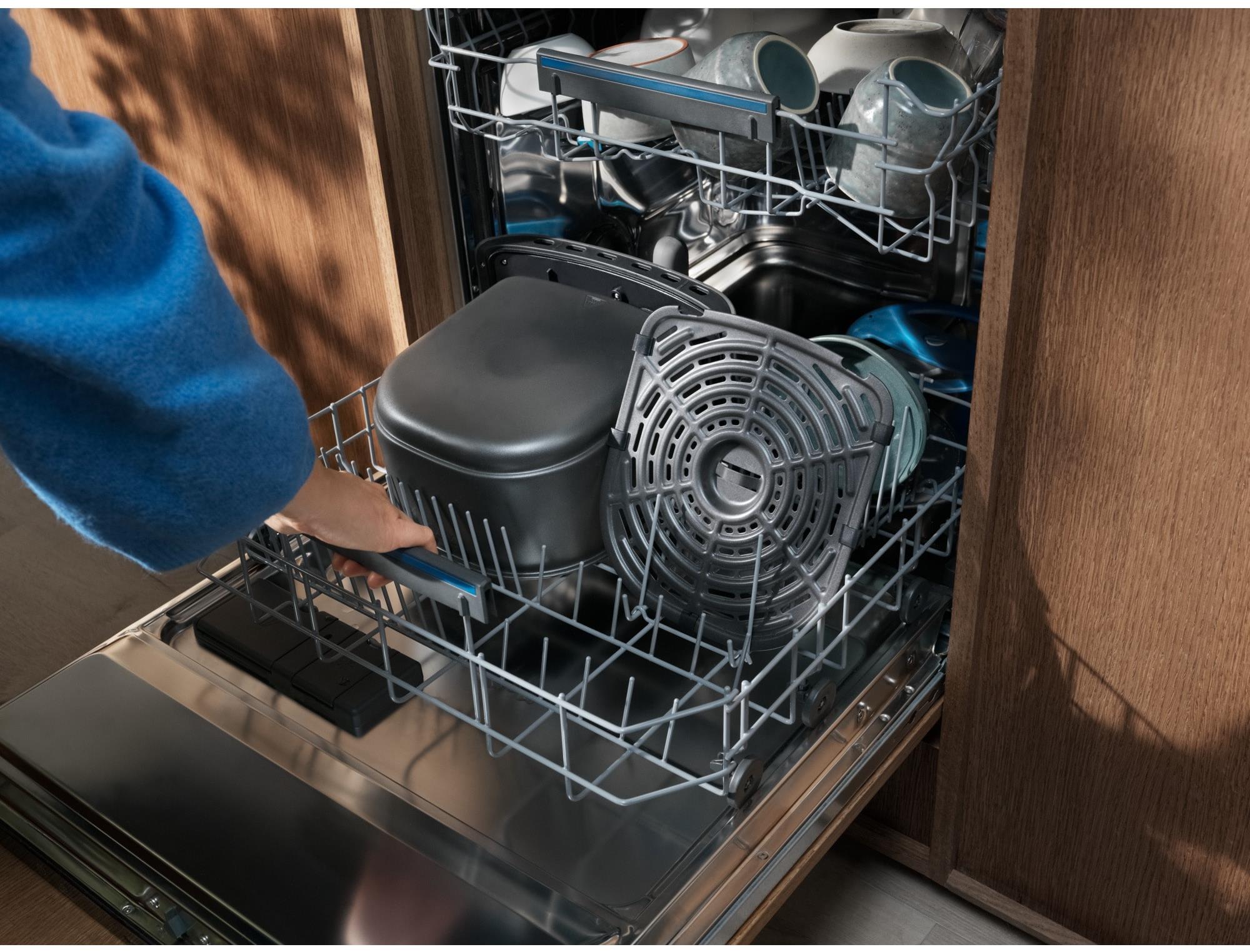 ELECTROLUX EAF7SB zlacnel o 51 % a za túto cenu dáva veľký zmysel – Parný režim, nepriľnavý povrch a menej starostí po varení
